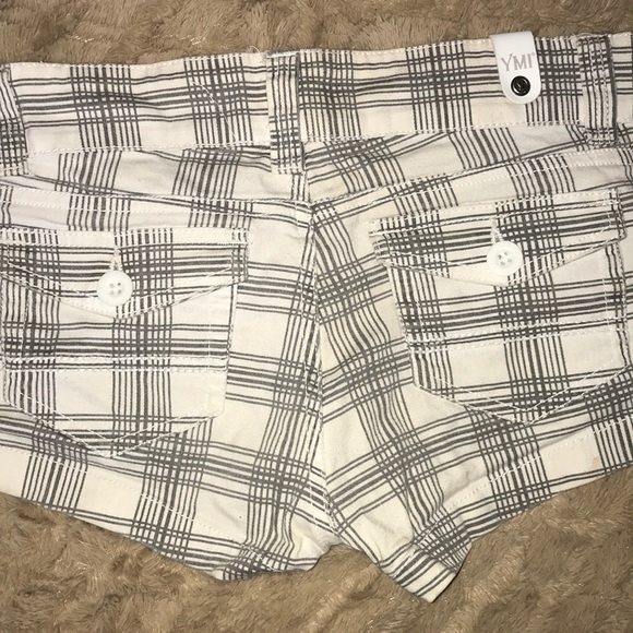Plaid shorts - Picture 3 of 3